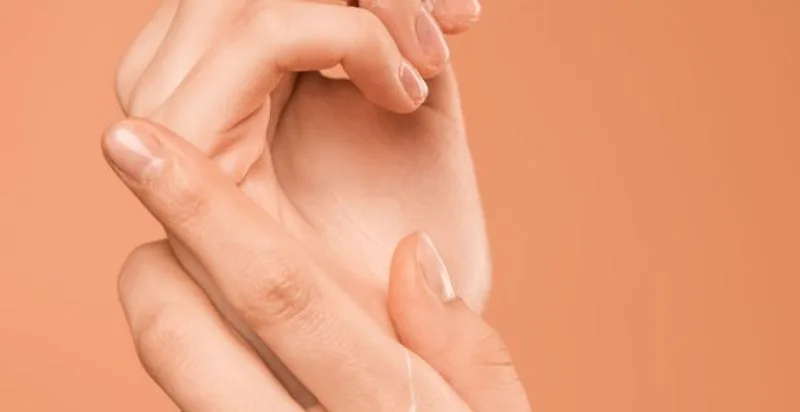 Hands affected by arthritis show joint mobility impact, highlighting potential benefits of medicinal mushrooms for inflammation, joint health.